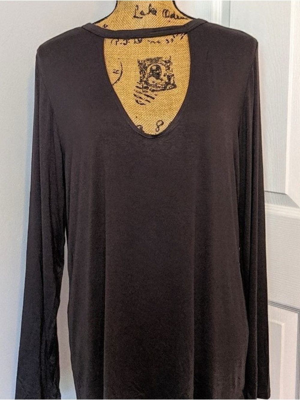 Women's Long Sleeve Scoop Neck Top - Black